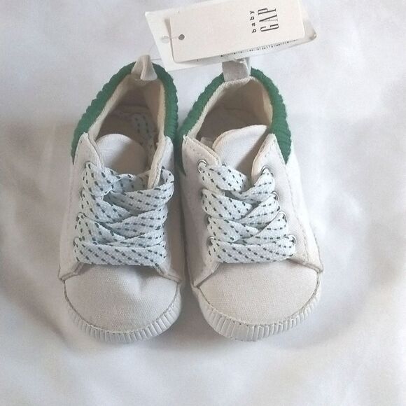 NWT BabyGap Canvas Crib Shoes - Picture 2 of 7